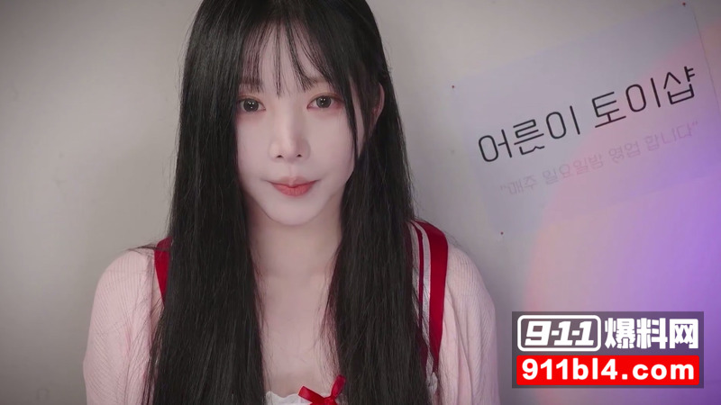 极品博主Yoonying 现身成人专属玩具店 化身清纯御姐 现场演绎玩具刺激玩耍到高潮 截图 1